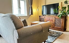 Airy Central Two-Bed Suite